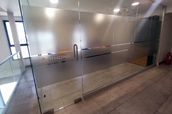 Instalacion Empavonados, Rhona