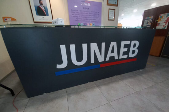 Instalacion Letras Volumétricas, Junaeb